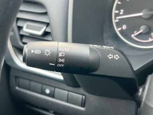 Used 2023 Nissan Rogue SV image 26