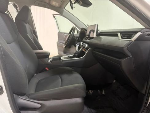 Used 2024 Toyota RAV4 LE AWD/4WD image 22