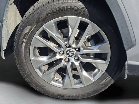 Used 2022 Toyota RAV4 XLE Premium AWD/4WD image 18