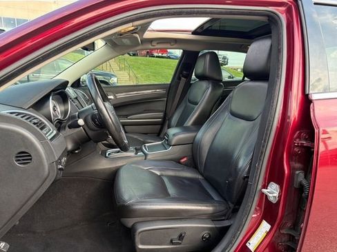 Used 2019 Chrysler 300 Touring w/ Quick Order Package 2EF RWD image 24