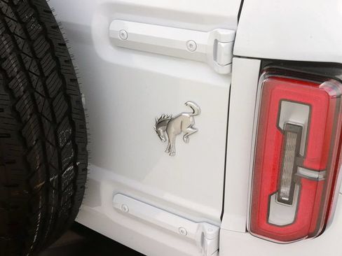 Used 2025 Ford Bronco Outer Banks AWD/4WD image 9