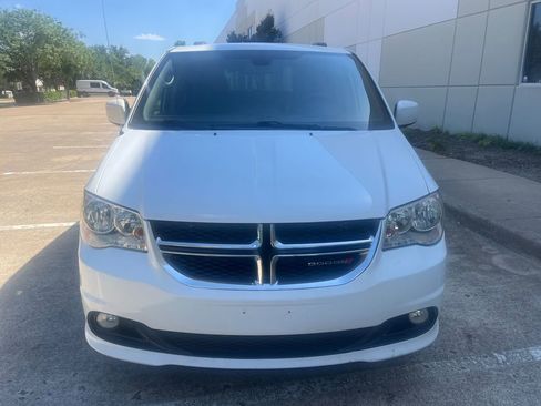 Used 2018 Dodge Grand Caravan SXT FWD image 4