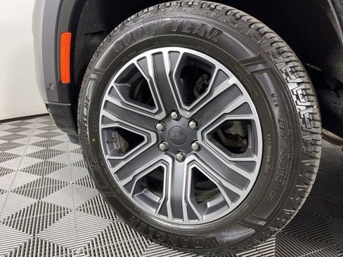 Used 2024 Jeep Wagoneer Series II w/ Flexible Seating Group image 13