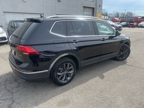 Used 2022 Volkswagen Tiguan SE w/ Panoramic Sunroof Package AWD/4WD image 9