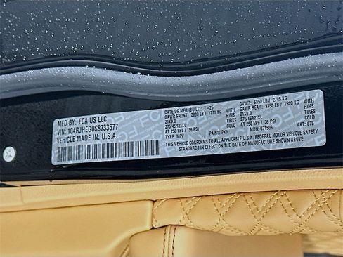 New 2025 Jeep Grand Cherokee Summit image 19