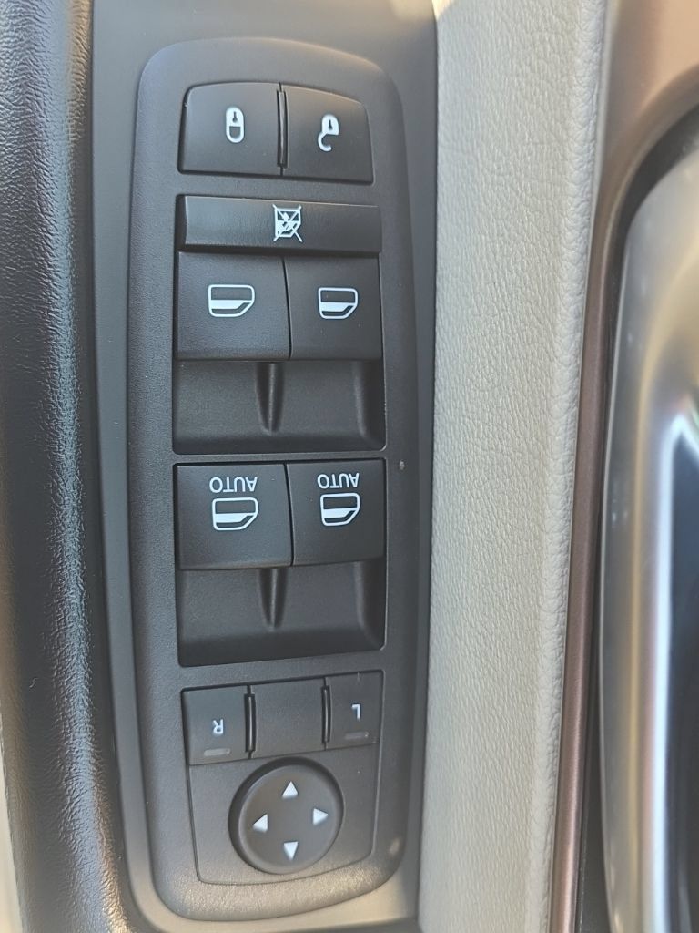 Used 2023 Chrysler Voyager LX FWD image 21