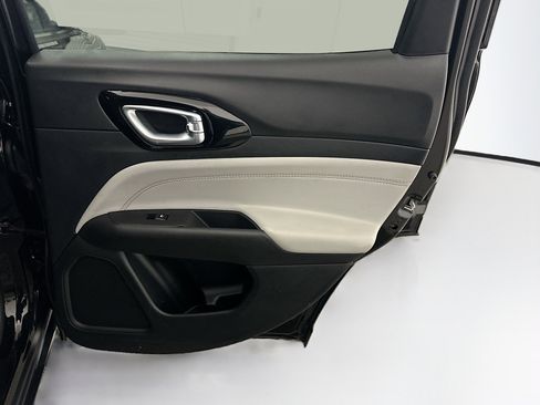 Used 2025 Jeep Compass Limited image 30