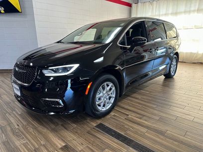 New 2026 Chrysler Pacifica Select