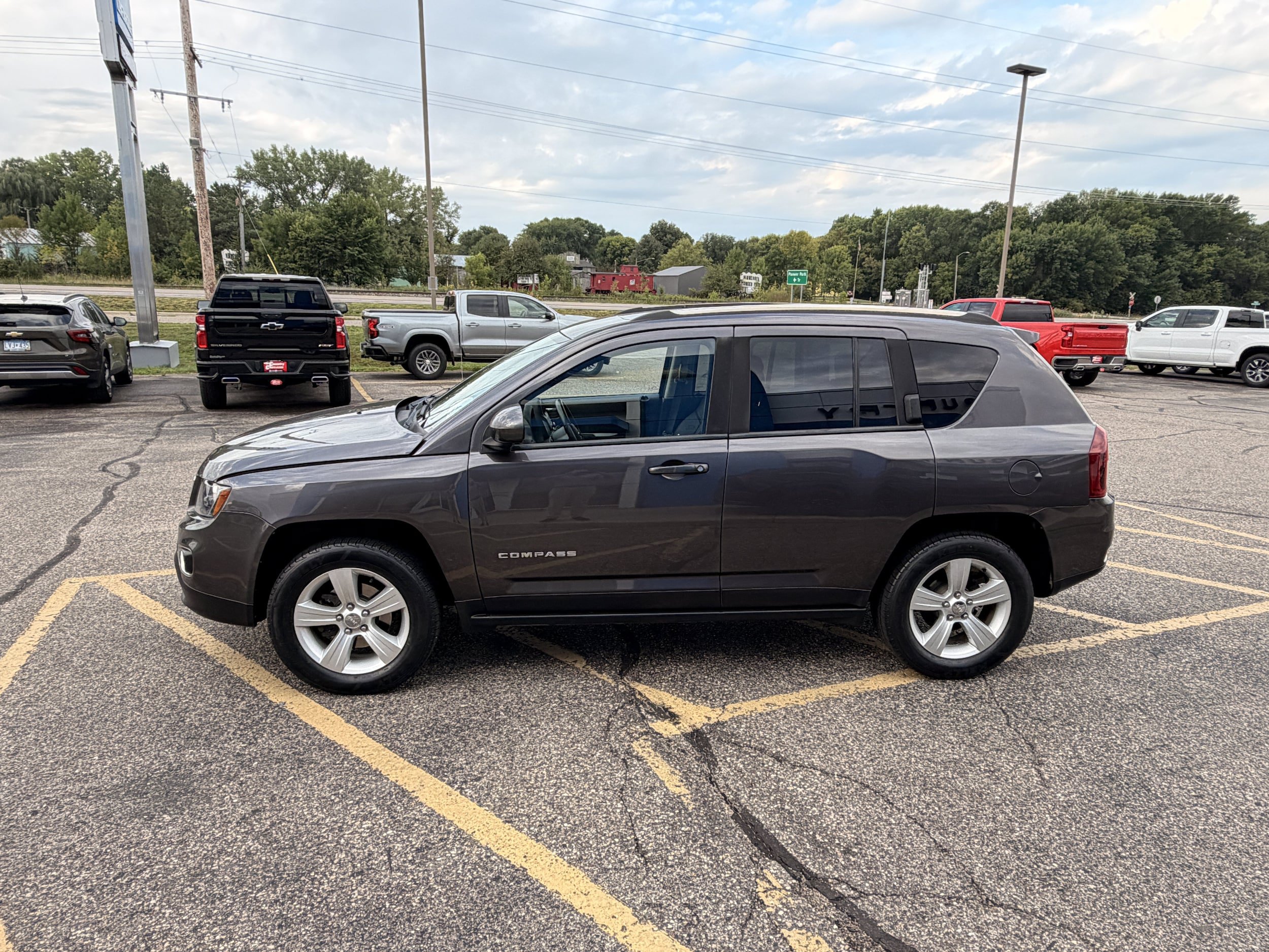 Used 2015 Jeep Compass 4WD image 2