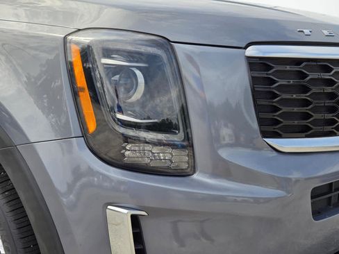 Used 2022 Kia Telluride S FWD image 2