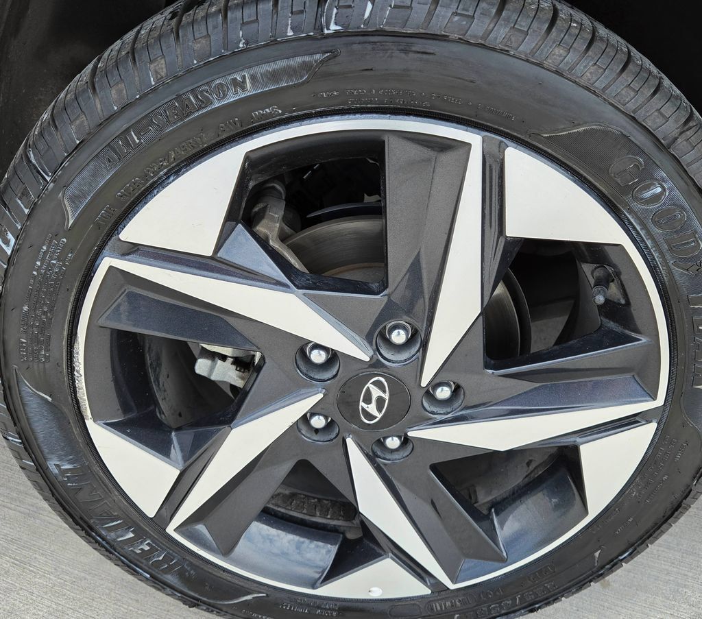 Used 2023 Hyundai Elantra SEL w/ Convenience Package FWD image 9