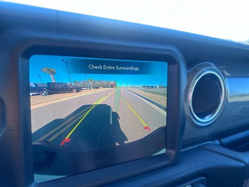 Certified 2023 Jeep Gladiator Overland image 26