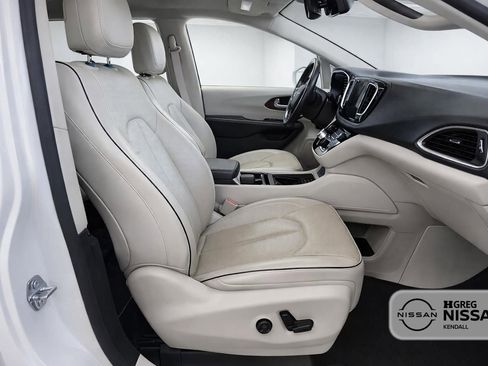 Used 2021 Chrysler Pacifica Limited w/ Premium & Safety Sphere Group image 16