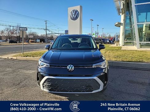 New 2026 Volkswagen Taos SE image 2