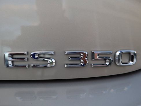 Used 2025 Lexus ES 350 w/ Premium Package image 22