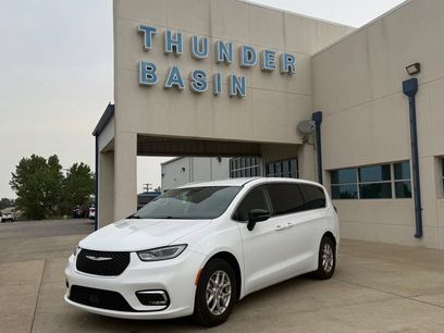 Used 2024 Chrysler Pacifica Touring-L