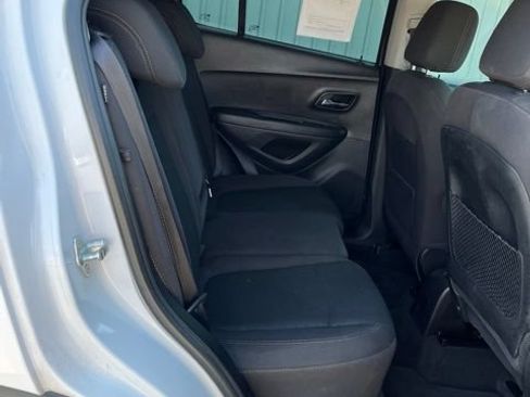 Used 2018 Chevrolet Trax LS FWD image 31