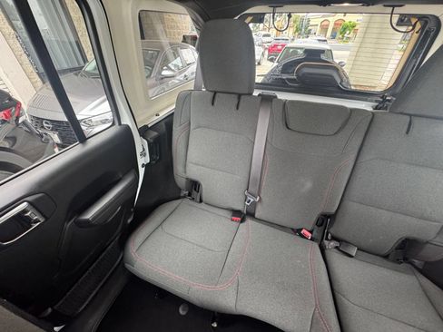 Used 2025 Jeep Wrangler Unlimited Rubicon AWD/4WD image 38