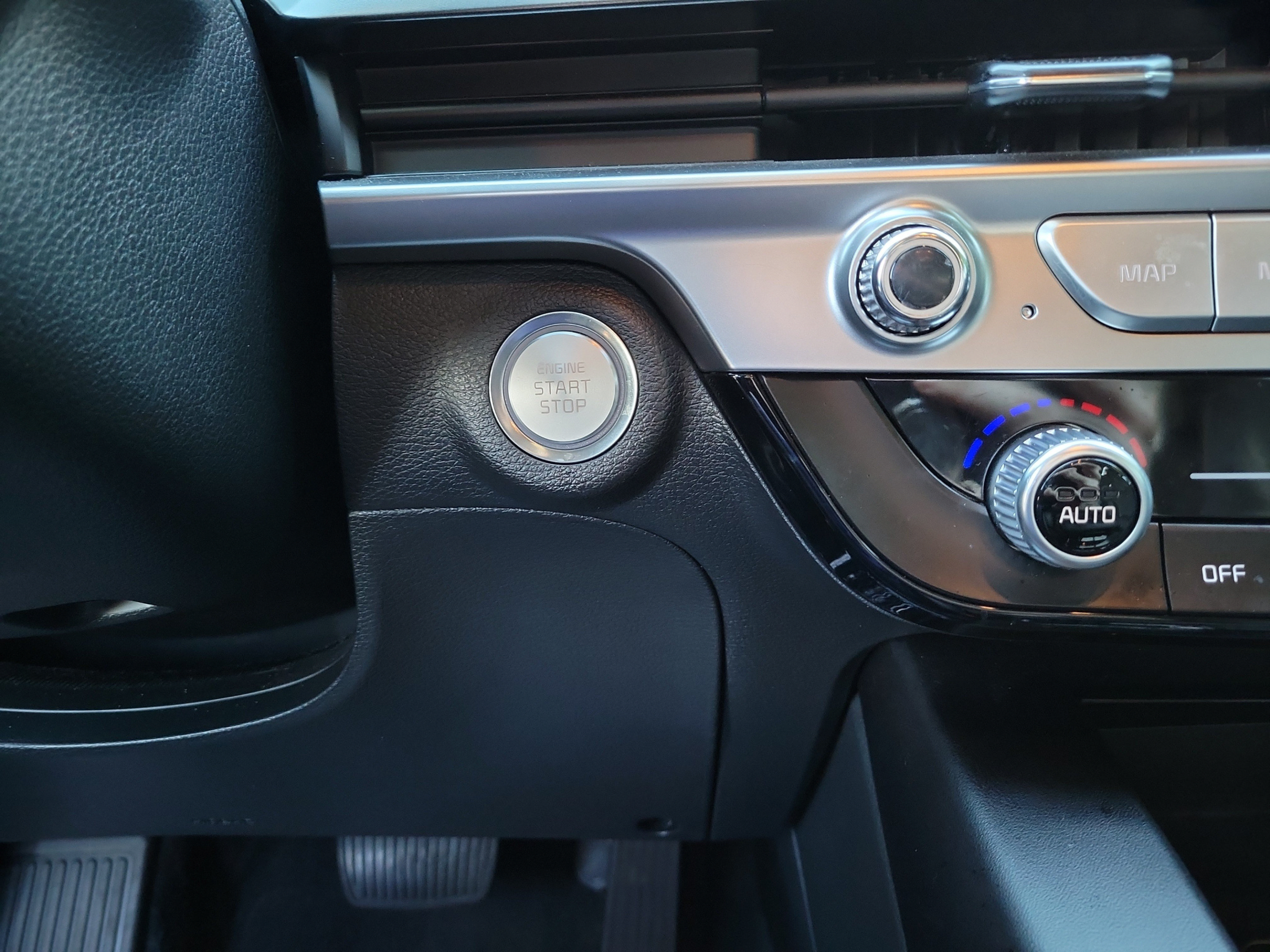 Certified 2025 Kia Telluride LX FWD image 21
