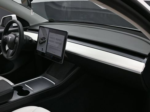 Used 2022 Tesla Model Y Long Range AWD/4WD image 38