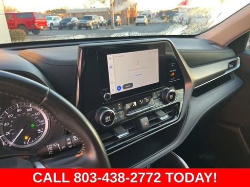 Used 2024 Toyota Highlander LE FWD image 24