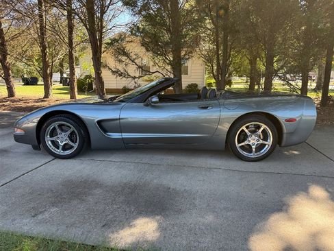 Used 2004 Chevrolet Corvette Convertible w/ Preferred Equipment Group image 24