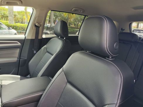 Used 2022 Volkswagen Atlas SE FWD image 19