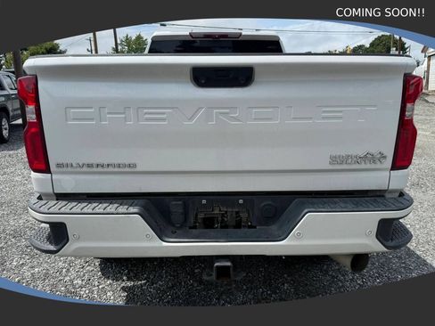 Used 2022 Chevrolet Silverado 2500 High Country w/ Z71 Off-Road Package AWD/4WD image 4