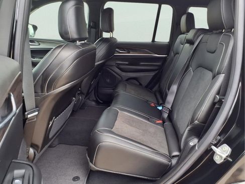 New 2026 Jeep Grand Cherokee Altitude AWD/4WD image 9