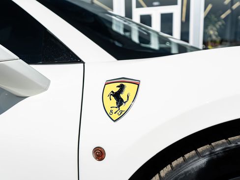 Used 2017 Ferrari 488 Spider image 17