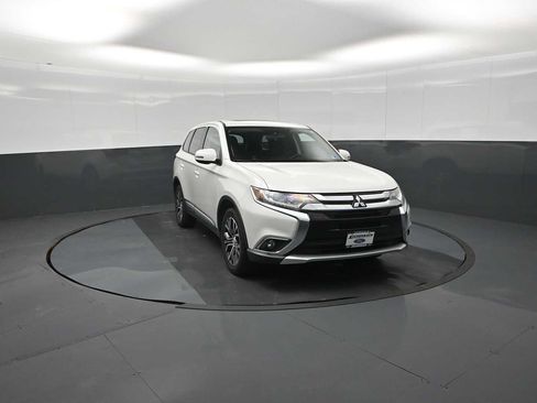 Used 2018 Mitsubishi Outlander SE AWD/4WD image 32