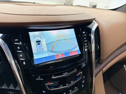 Used 2017 Cadillac Escalade Platinum RWD image 25