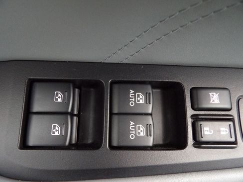 Used 2018 Subaru Outback 2.5i Limited image 9