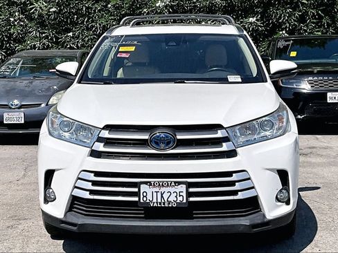Used 2019 Toyota Highlander XLE AWD/4WD image 2