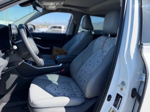 Used 2022 Toyota Highlander Bronze Edition AWD/4WD image 5