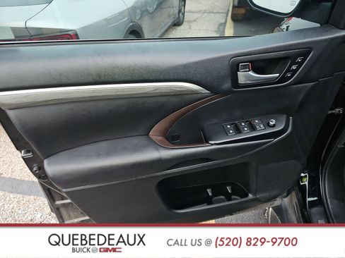 Used 2017 Toyota Highlander Limited image 9