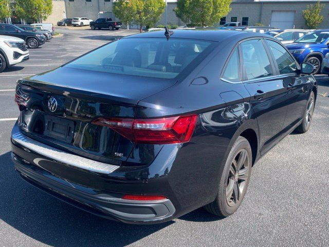 Used 2023 Volkswagen Jetta SE w/ Panoramic Sunroof Package FWD image 4
