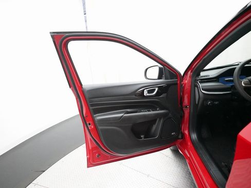 Used 2024 Jeep Compass Limited w/ High Altitude Package image 27