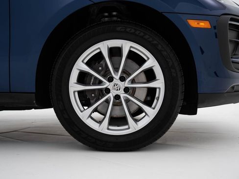 Used 2024 Porsche Macan w/ Premium Plus Package image 18