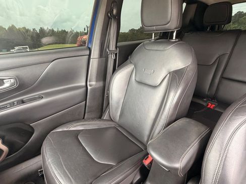 Used 2017 Jeep Renegade Limited AWD/4WD image 19