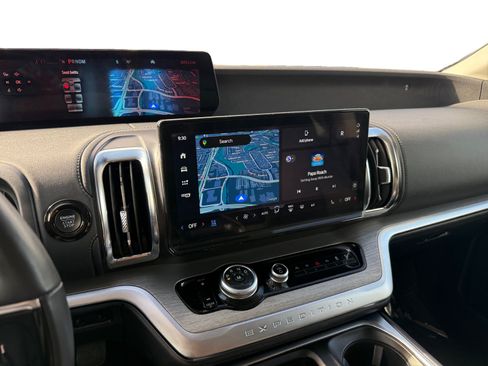 Certified 2025 Ford Expedition Platinum AWD/4WD image 12