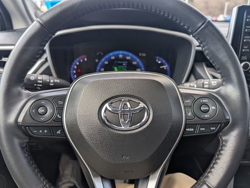 Used 2022 Toyota Corolla Cross XLE w/ Convenience Package image 27