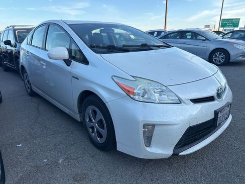 Used 2015 Toyota Prius Two image 3