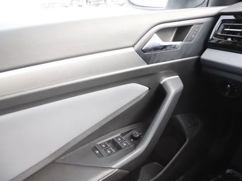 Used 2025 Volkswagen Jetta SE image 19