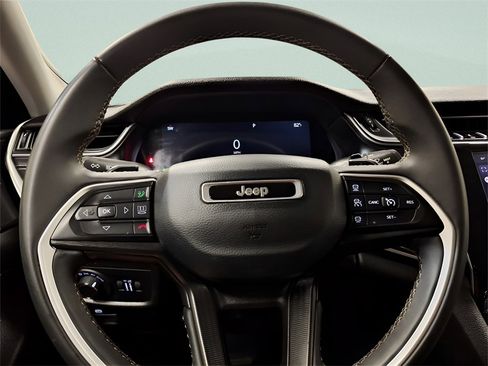 Used 2023 Jeep Grand Cherokee L Laredo image 19