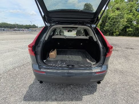 Used 2021 Volvo XC60 T5 Momentum w/ Premium Package AWD/4WD image 13