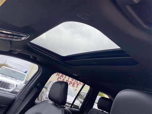 New 2025 Jeep Grand Cherokee Altitude image 21