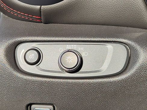 Used 2025 Chevrolet Blazer RS image 23