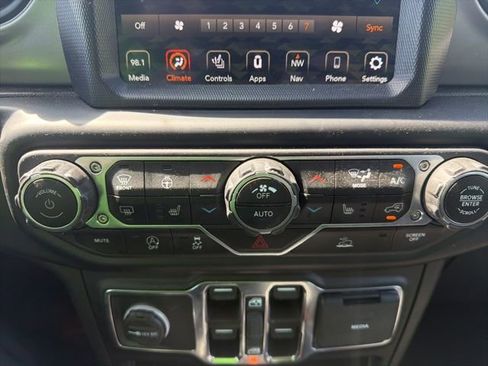 Used 2021 Jeep Gladiator Sport AWD/4WD image 16