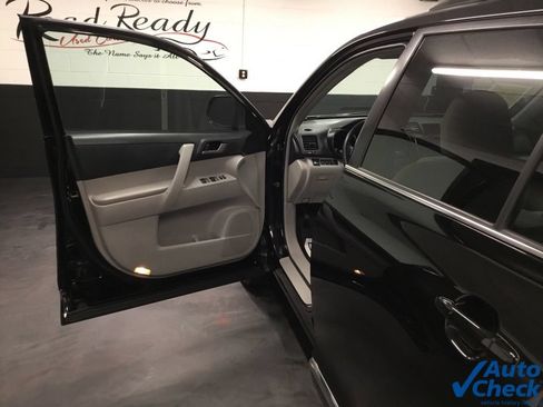 Used 2013 Toyota Highlander Plus AWD/4WD image 19